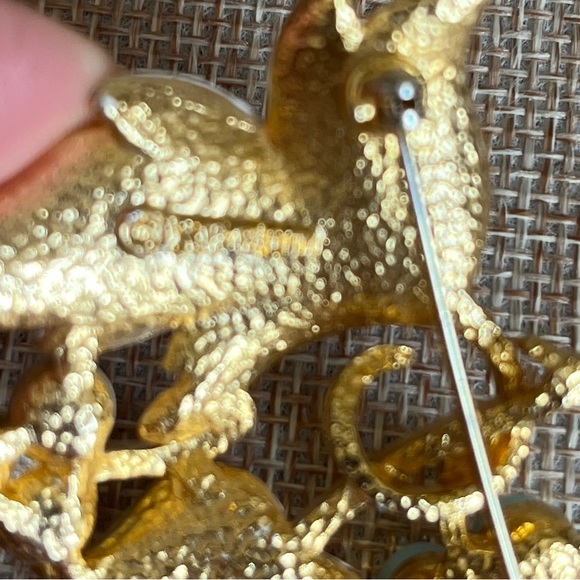 Vintage Sarah Coventry Gold Tone and Enamel Flower Berry Brooch Pin - Picture 8 of 9